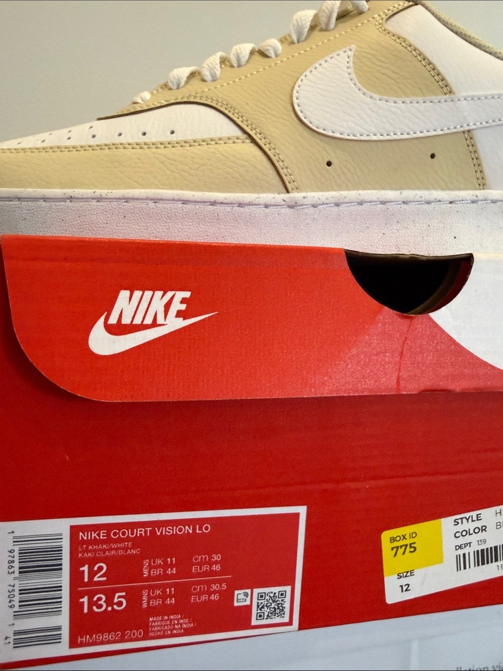 New Nike Men’s Low-Top Sneakers in Cream and White Size 12 - Picture 6 of 6